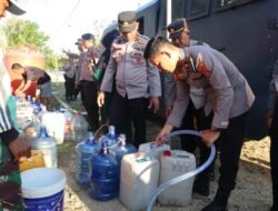 Imbas Kemarau Panjang, Polres Konsel Bantu Warga Desa Mendapatkan Air Bersih