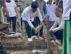 Bupati Surunuddin Letakkan Batu Pertama Pembangunan Pondok Pesantren NU di Arongo