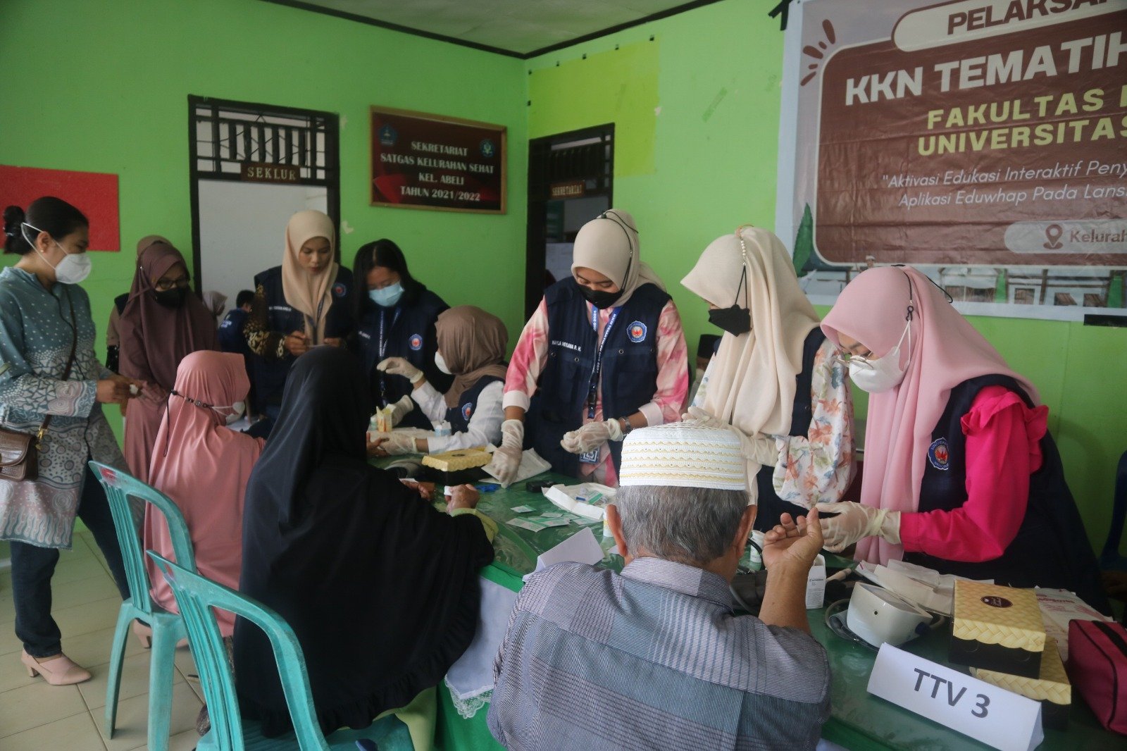 Penyuluhan Kesehatan KKN Tematik UHO Sasar Puluhan Lansia di Kelurahan Abeli Kendari