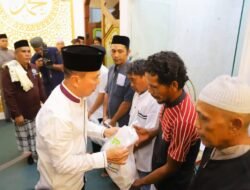 Perdana Sebagai Gubernur Sultra, ASR Bagikan 150 Ribu Paket Sembako Gunakan Dana Pribadi