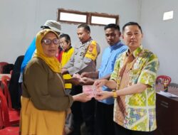 Pemerintah Desa Ataku Salurkan BLT untuk 15 Keluarga, Camat Andoolo Beri Himbauan Penting