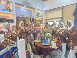 Dekranasda Konsel Angkat Tenun Khas dan Kerajinan Limbah Kayu di HUT Dekranas ke-45