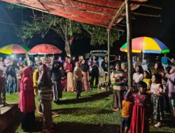 Semarak Kemerdekaan RI ke-80, Lomba Karaoke Bikin Ibu-Ibu di Desa Ataku Jadi Bintang Sehari