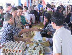 Bupati dan Wabup Konsel Jual Pangan Murah Sampai ke Palangga, Warga Serbu Beras 3 Ton