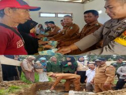 Penyaluran BLT Tahap II di Desa Ataku Dirangkaikan dengan Pembangunan Sanggar Seni