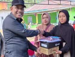 Ketua DPRD Konsel Resmikan Pembangunan Masjid dan Serahkan Seragam Sekolah Gratis di Ulunese