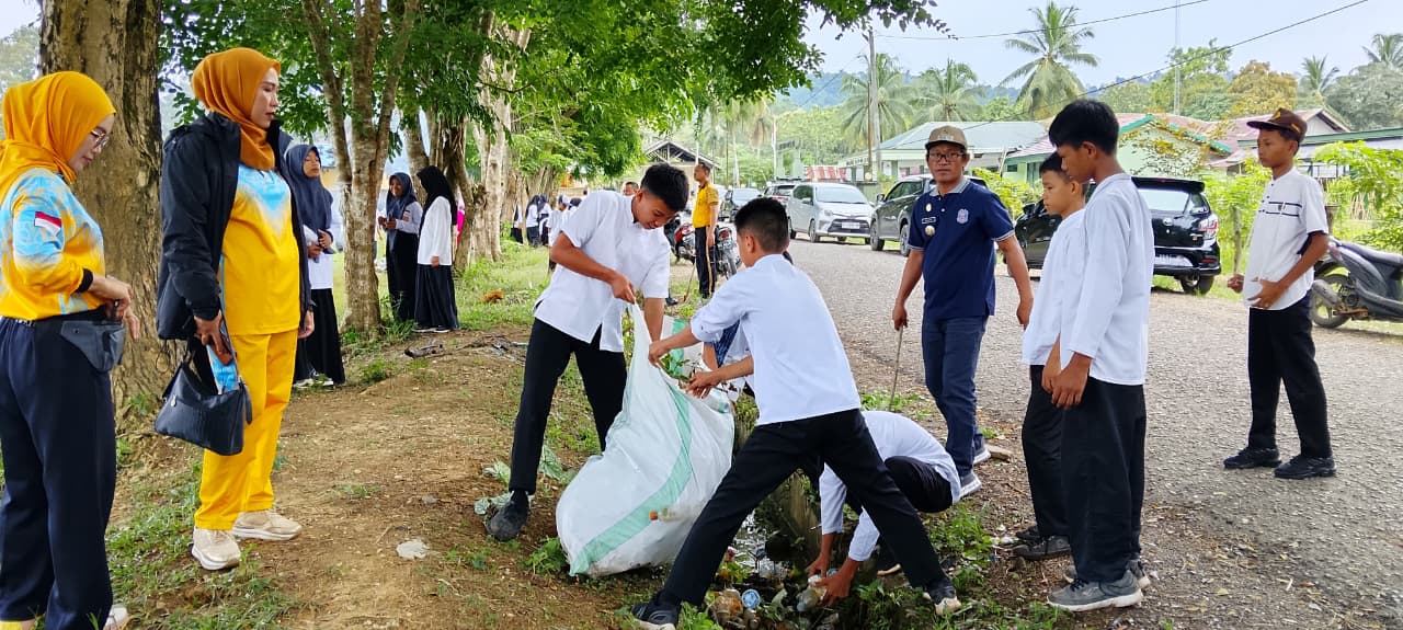 Camat Laeya Pimpin Kurve, Satukan TNI–Polri dan Warga Bangun Budaya Bersih