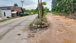 Jalan Ibukota Rusak Parah, Nyawa dan Ekonomi Warga Jadi Taruhan