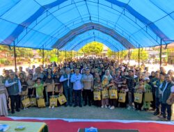 Sinergi Pemkab Konsel dan PT Ifishdeco, 1.400 Siswa SD di Tinanggea Terima Perlengkapan Sekolah Gratis