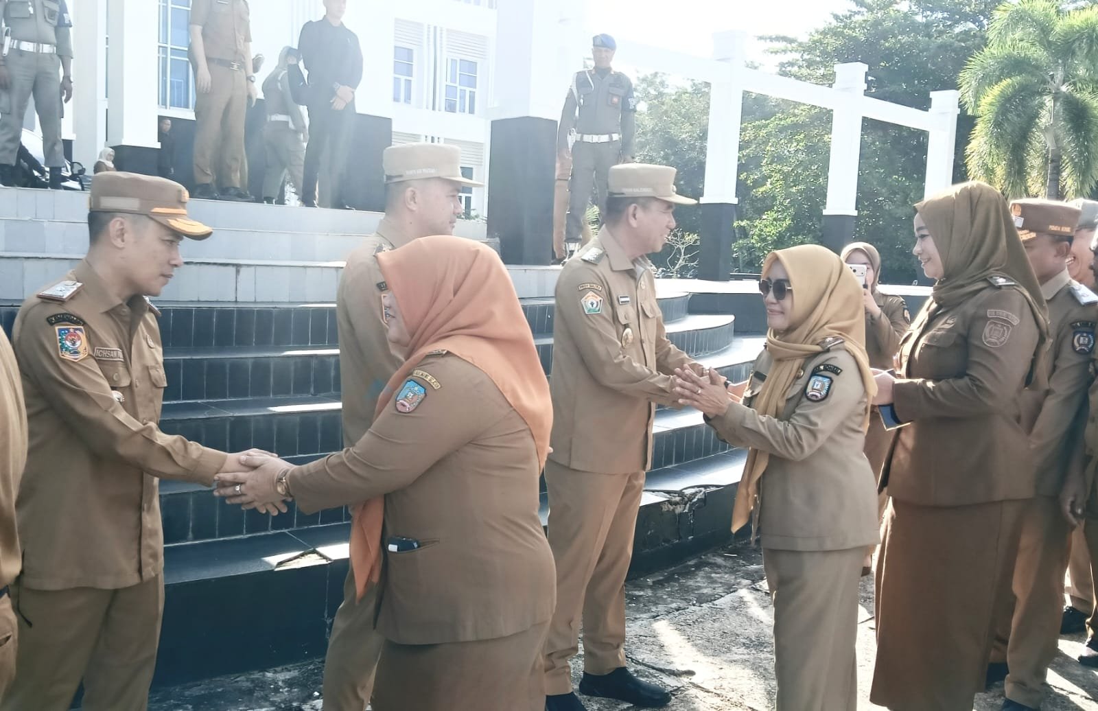 Pimpin Apel Perdana Pascalebaran, Irham Kalenggo Rangkaikan Halalbihalal Bersama ASN Konsel