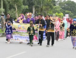 Tunjukkan Soliditas, BKAD Konsel Tampil Enerjik di Pawai Budaya HUT ke-23 Meski Diguyur Hujan