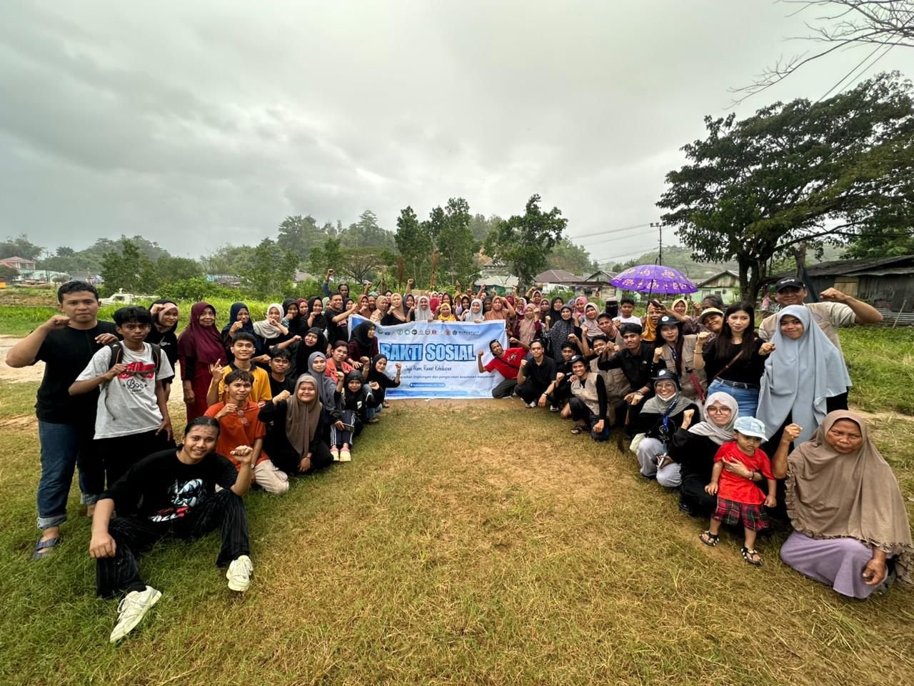 Tingkatkan Kesadaran Kesehatan, Ratusan Warga Poasia Antusias Ikuti Pemeriksaan Gratis BEM FIB UHO