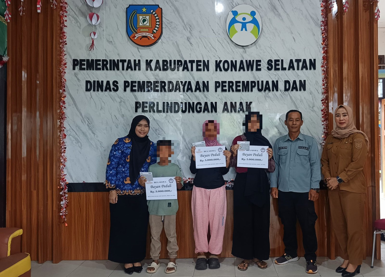 DP3A Konsel Bersama LPAI Salurkan Beasiswa Pendidikan untuk Anak Penyintas