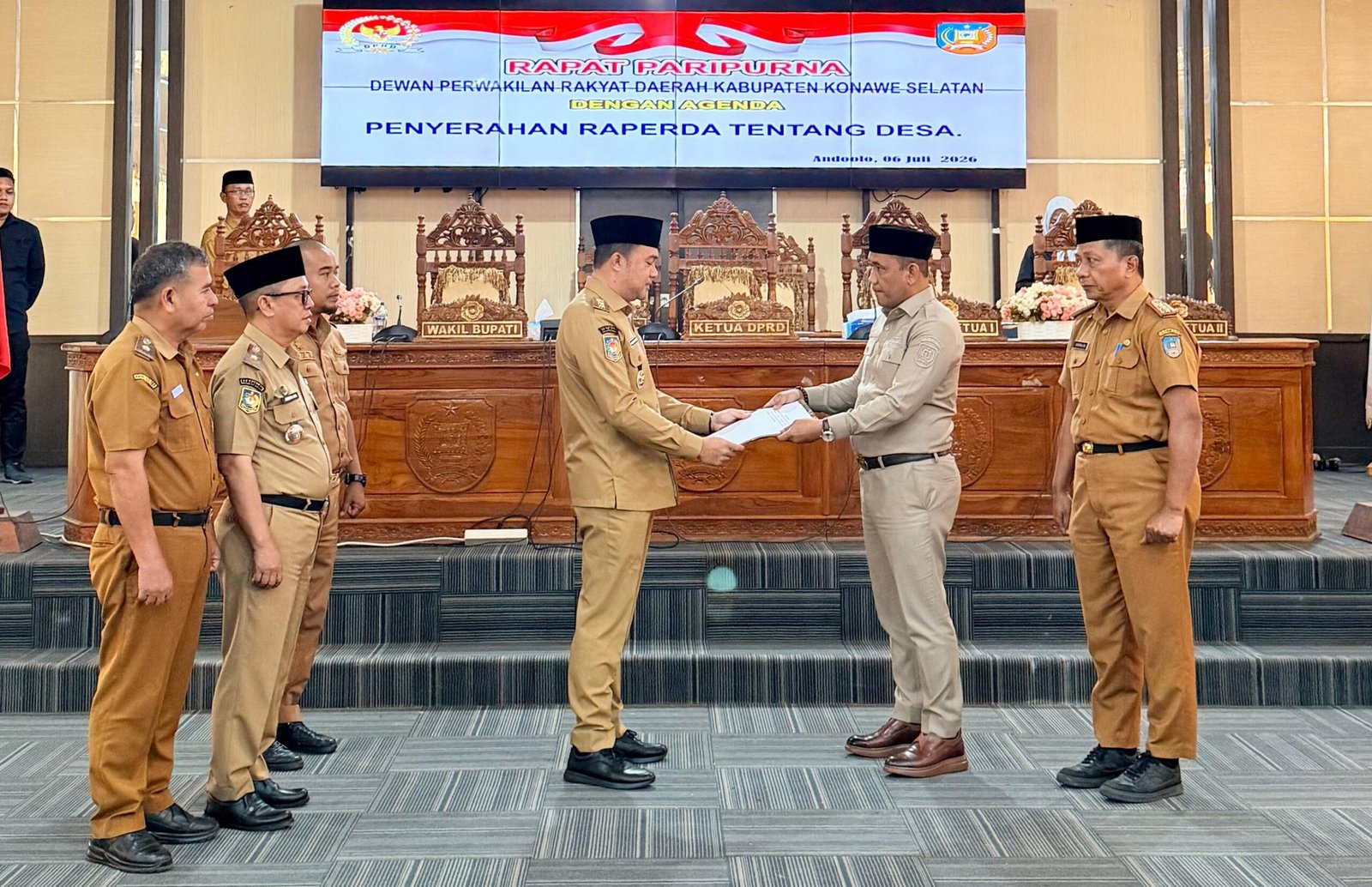 Pemkab Konsel Serahkan Raperda Desa, Payung Hukum Pilkades Serentak 27 Desa dan 3 PAW Tahun Ini