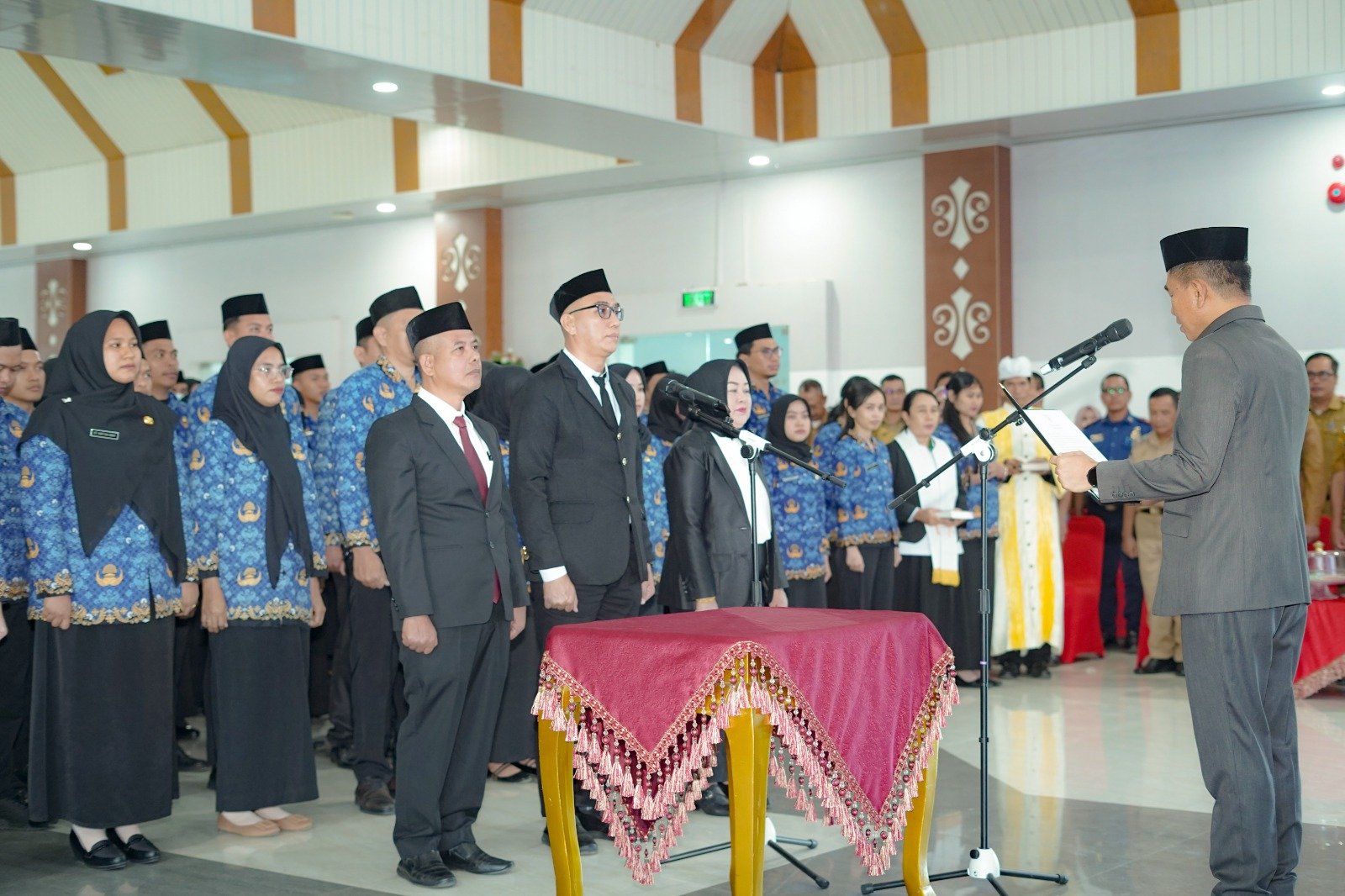 Percepat Pelayanan Publik, Irham Kalenggo Lantik Pejabat Baru Termasuk 130 PNS Jabatan Fungsional