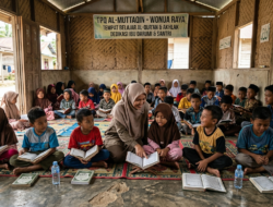Mengubah Kios Jadi Kelas: Perjalanan Dedikasi Ibu Darumi Mendidik 120 Santri di Wonua Raya
