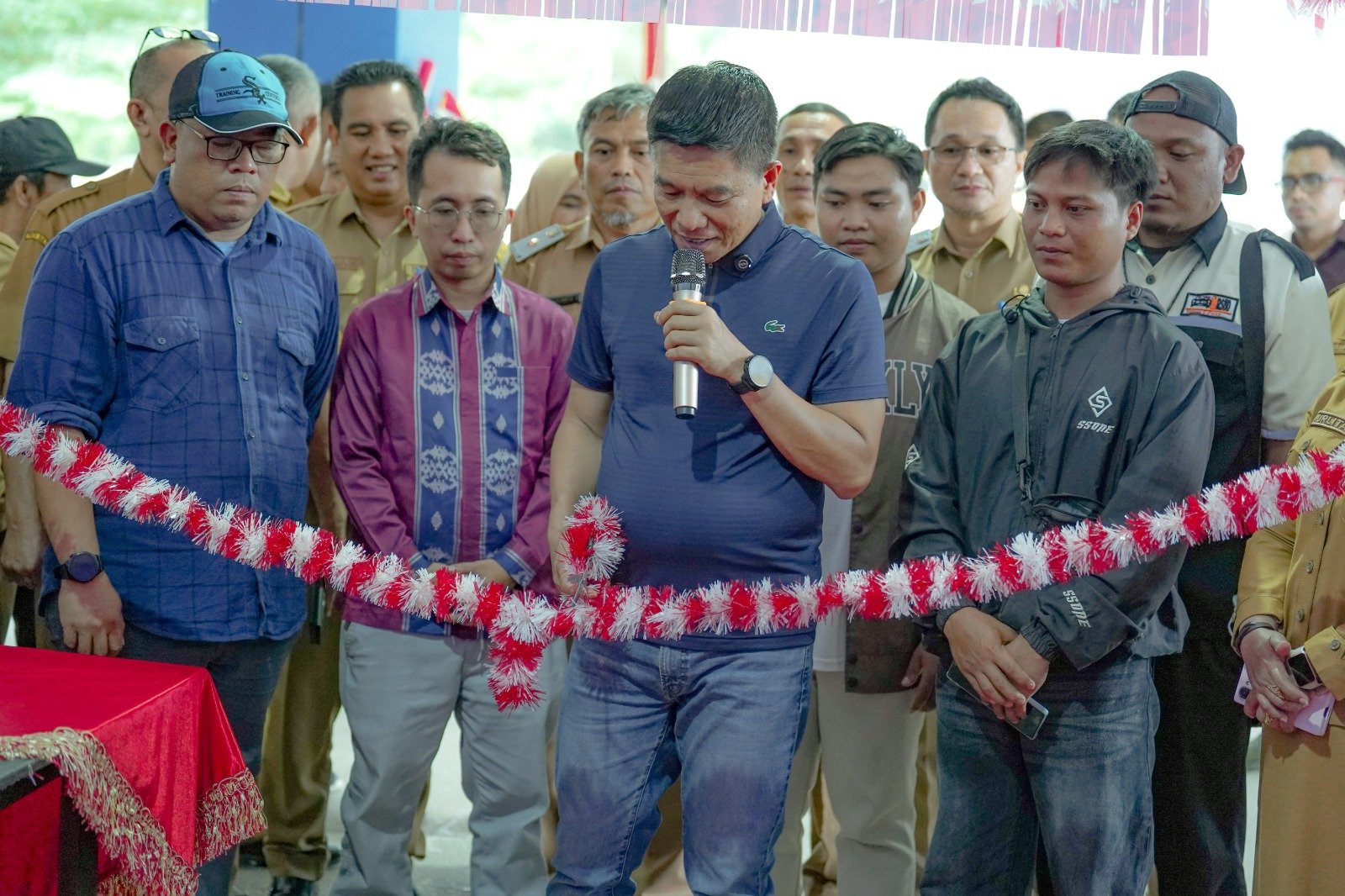 Buka Gerai Merare Jek di Andoolo, Bupati Irham Kalenggo Dorong Pertumbuhan UMKM Daerah
