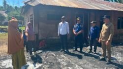 Tanggap Bencana, Wakil Bupati Konsel Kunjungi dan Bantu Warga Terdampak Kebakaran