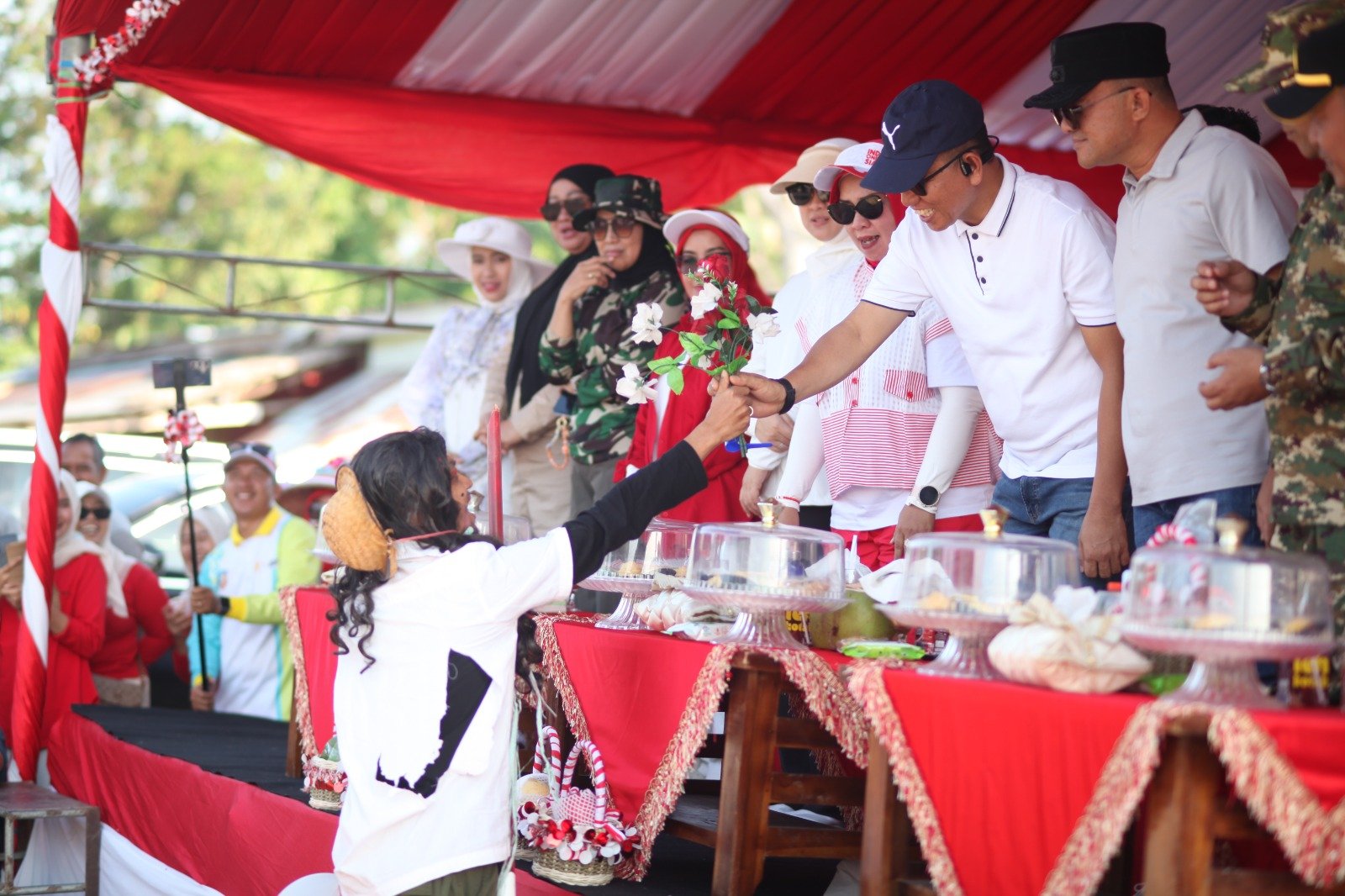 Bupati Irham Kobarkan Semangat Patriotisme ASN Konsel Lewat Karnaval Kemerdekaan HUT RI ke-81