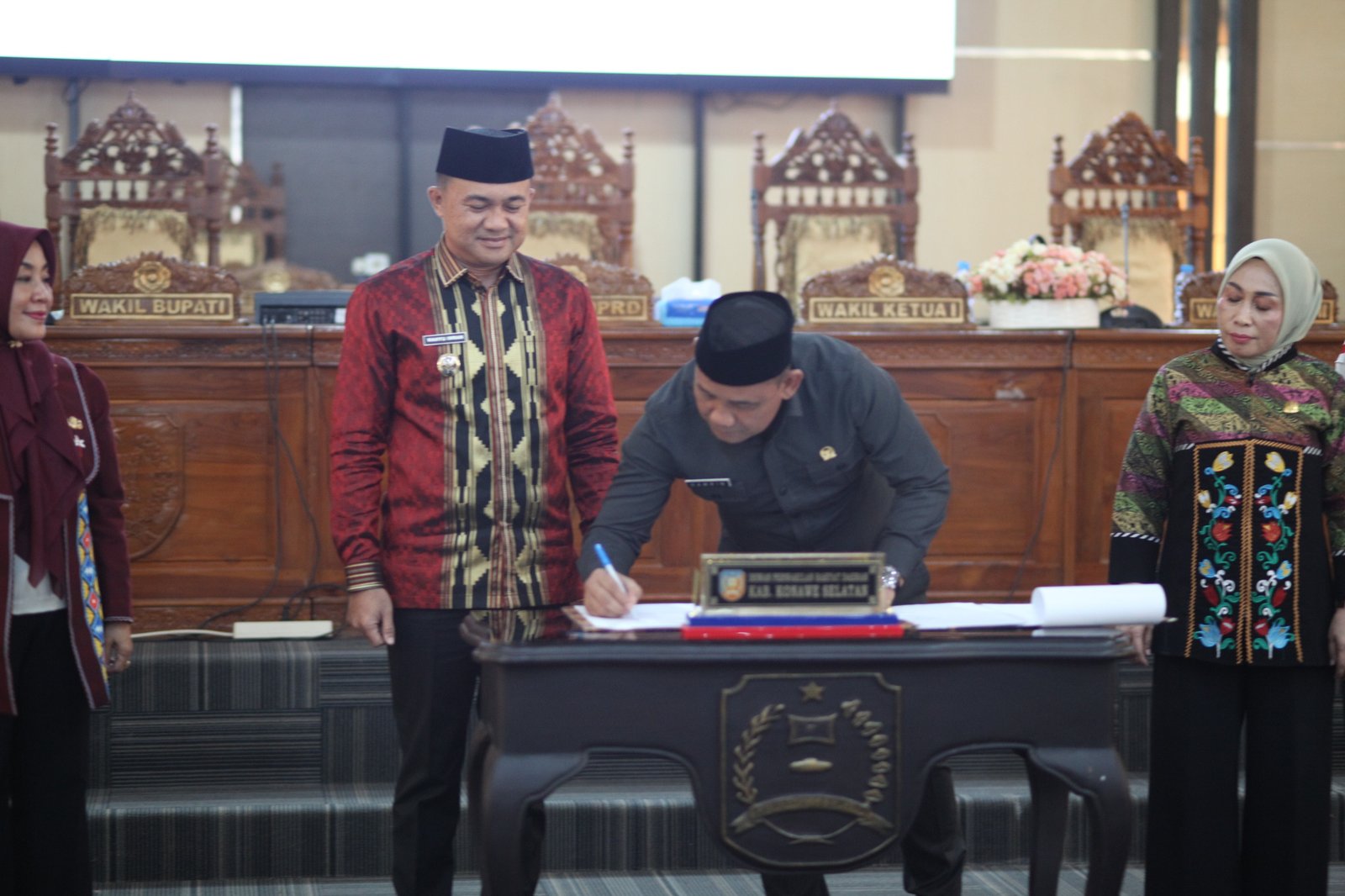 DPRD dan Pemkab Konawe Selatan Sahkan Nota Kesepakatan KUA-PPAS TA 2027