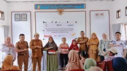 Dinsos Konsel Salurkan KKS PKH untuk 114 KPM di Andoolo dan Andoolo Barat