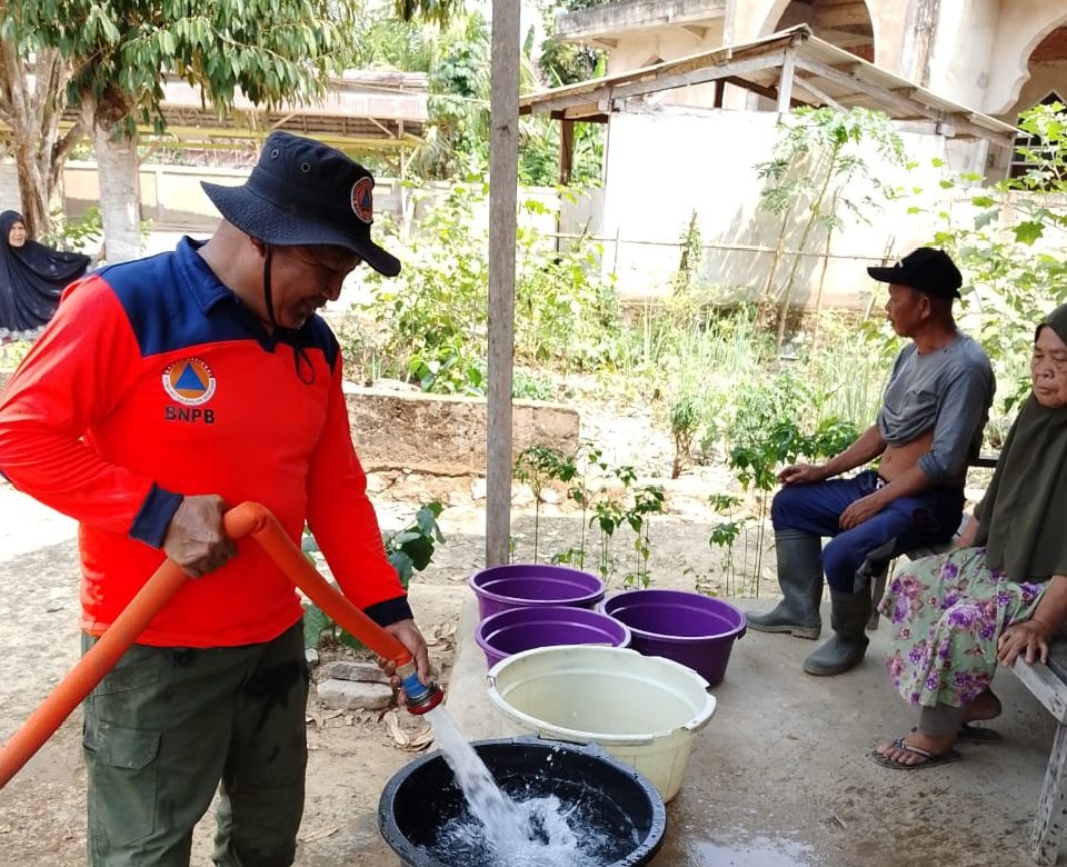 BPBD Konsel Salurkan Bantuan Air Bersih Untuk Warga Kecamatan Lainea di Tengah Kemarau Ekstrem