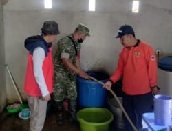 Sinergi Manunggal dan Kemanusiaan: BPBD Konsel Bersama Babinsa Salurkan Bantuan Air Bersih bagi Warga Desa Toluwonua