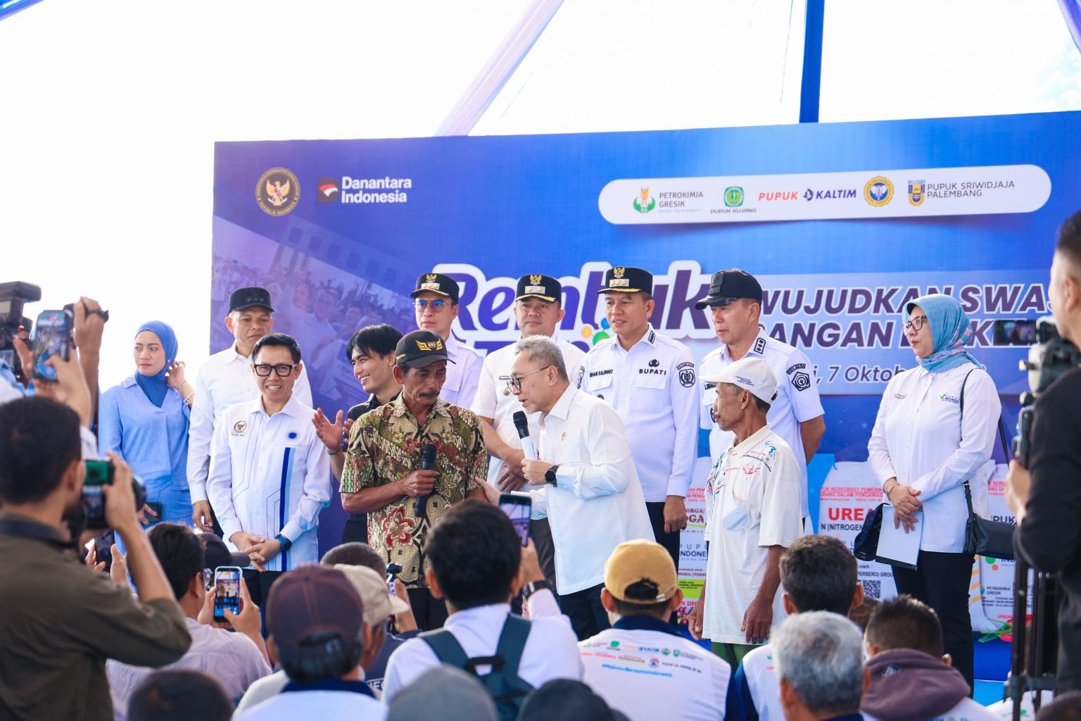 Menteri Pangan Zulhas Temui Petani di Konsel: Pastikan Harga Gabah Adil, Pupuk Murah, dan Tanggapi Keluhan Irigasi